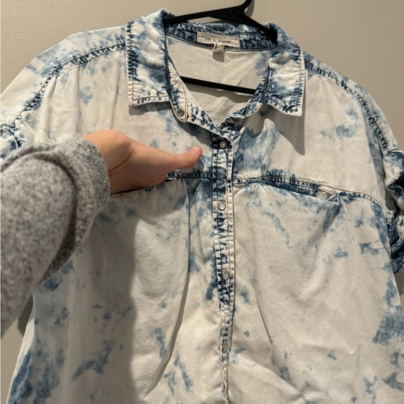 Life in Progress Cropped Bleached Jean Button Up Crop Top - Picture 6 of 7